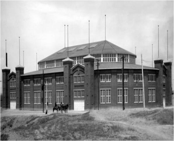 an old photo of a large building