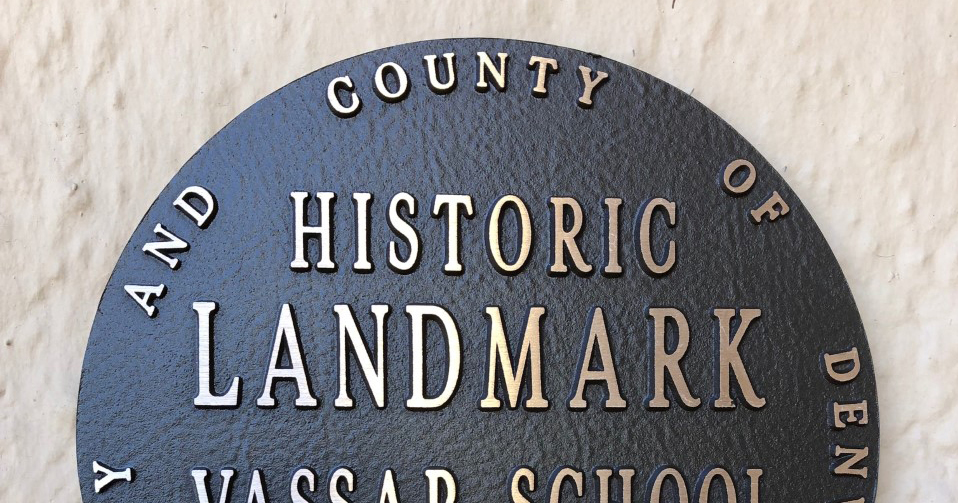 crop3_plaque text